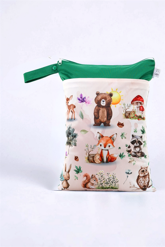 Wetbag Maxi "Abenteuer mit dem Waldfreunden"- personalisierbare Nasstasche für Kita & Kindergarten und Reisen