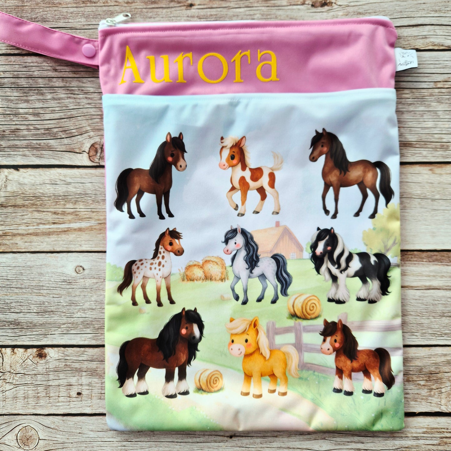 Wetbag Maxi "Abenteuer auf dem Ponyhof"– personalisierbare Nasstasche für Kita & Kindergarten und Reisen