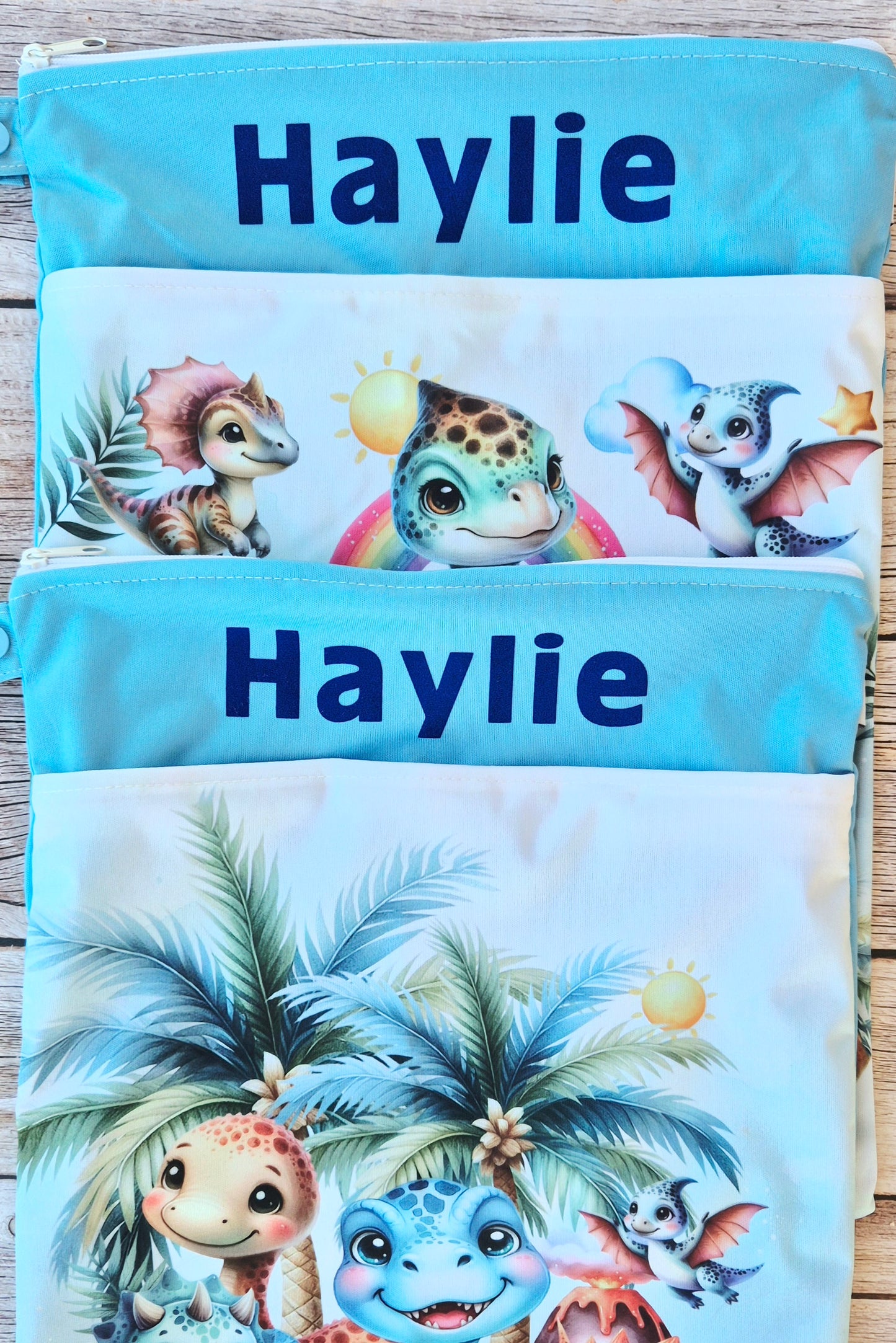 Wetbag Maxi 2er Set "Dino Abenteuer"-personalisierbare Nasstaschen für Kita & Kindergarten und Reisen