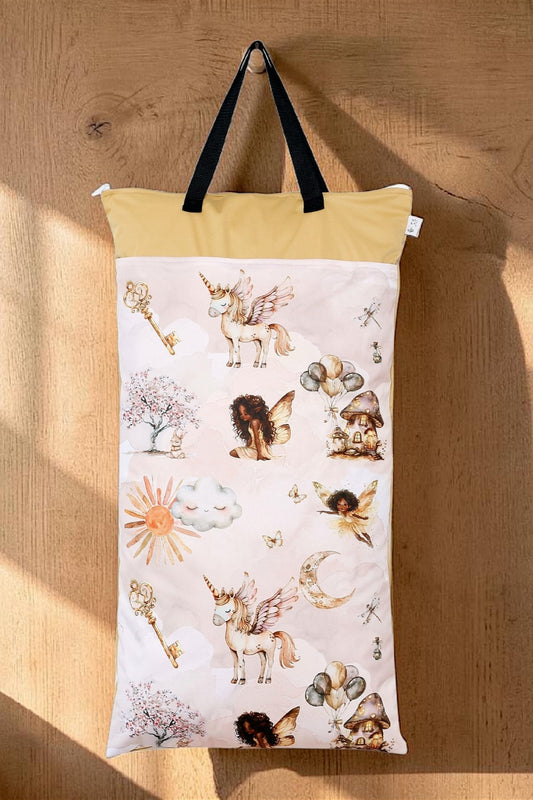Nilpfi XXL Wetbag "Einhorntraum"– große wasserdichte Nasstasche für Stoffwindeln & Schwimmen