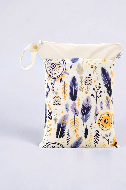 Wetbag Maxi „Lavendeltraum“ – Boho Nasstasche mit Federn