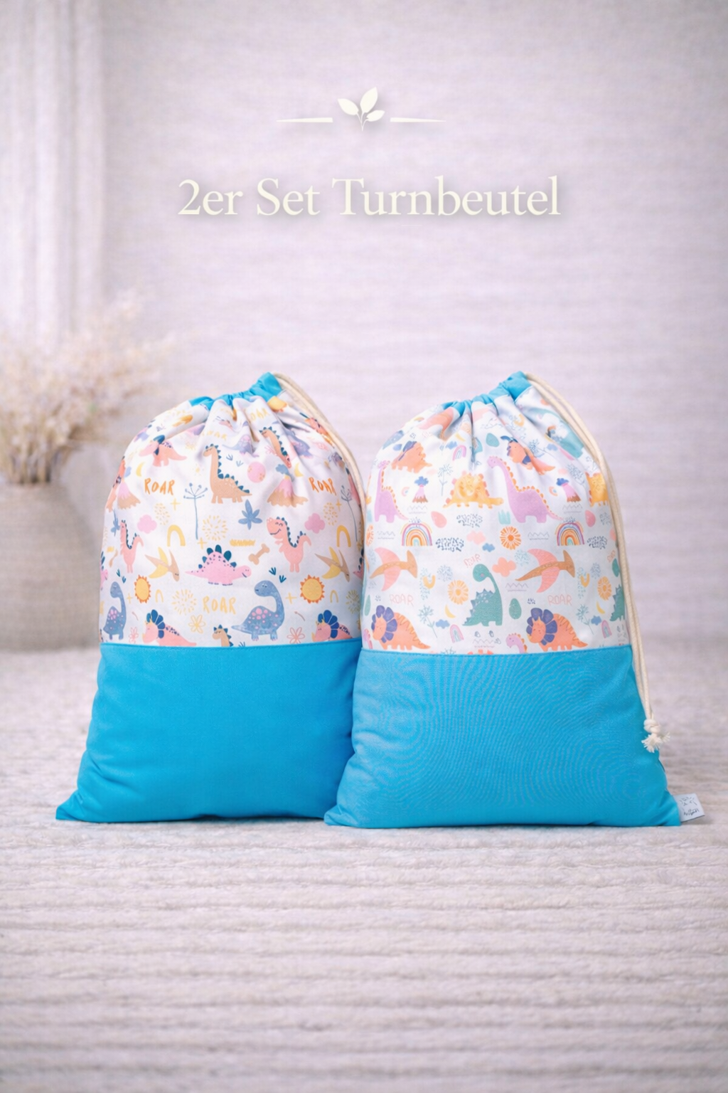 Nilpfi Turnbeutel 2er Set Dino Hellblau – personalisiert für Kindergarten & Alltag