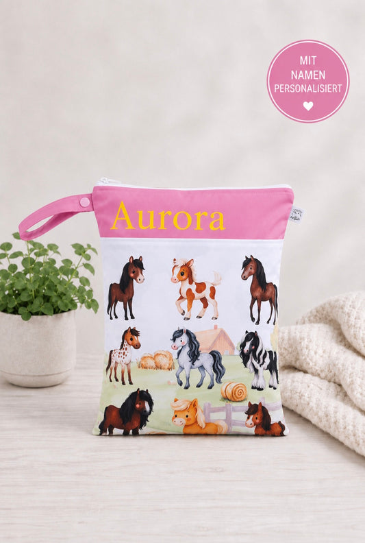 Wetbag Maxi "Abenteuer auf dem Ponyhof"– personalisierbare Nasstasche für Kita & Kindergarten und Reisen