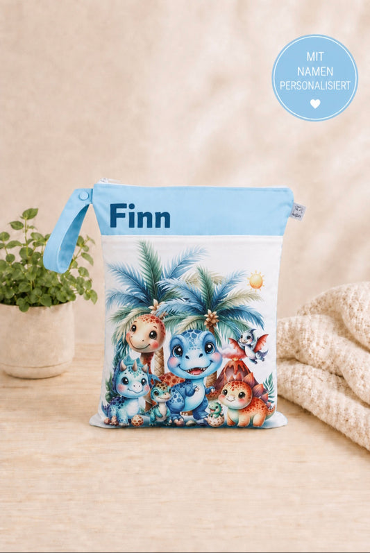 Wetbag Maxi "Abenteuer im Dino-Land"– personalisierbare Nasstasche für Kita & Kindergarten und Reisen