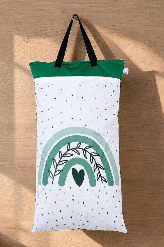 Nilpfi XXL Wetbag "grünes Herz"– große wasserdichte Nasstasche für Stoffwindeln & Schwimmen
