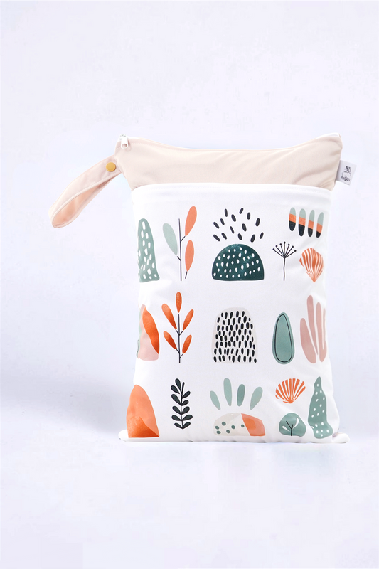 Wetbag Maxi "Abenteuer in der Formenwelt"– personalisierbare Nasstasche für Kita & Kindergarten und Reisen