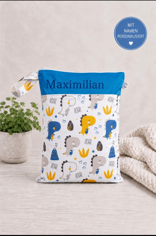 Wetbag Maxi "Dinoland dunkelblau" – personalisierbare Nasstasche für Kita & Kindergarten und Reisen
