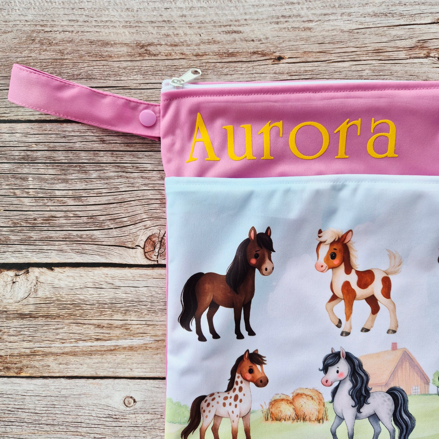Wetbag Maxi "Abenteuer auf dem Ponyhof"– personalisierbare Nasstasche für Kita & Kindergarten und Reisen