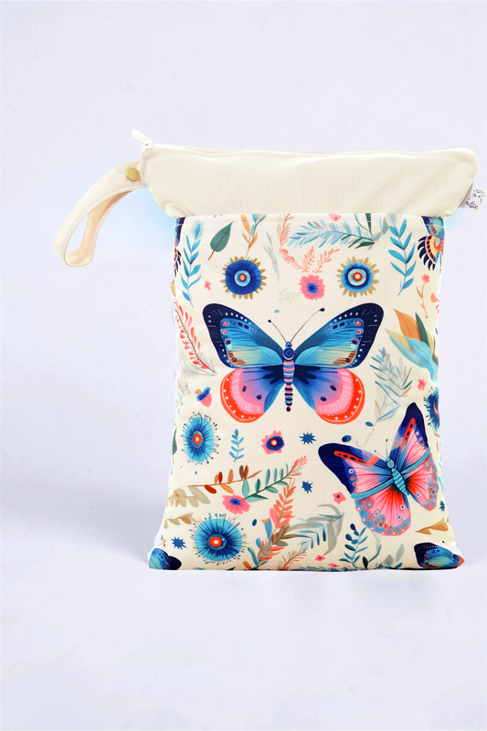 Wetbag Maxi „Schmetterlingsgarten“ – bunte Wetbag für Kinder