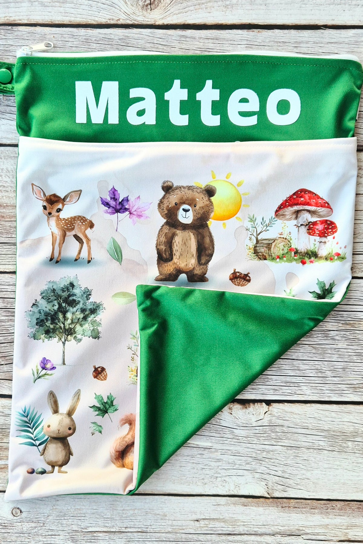 Wetbag Maxi "Abenteuer mit dem Waldfreunden"- personalisierbare Nasstasche für Kita & Kindergarten und Reisen