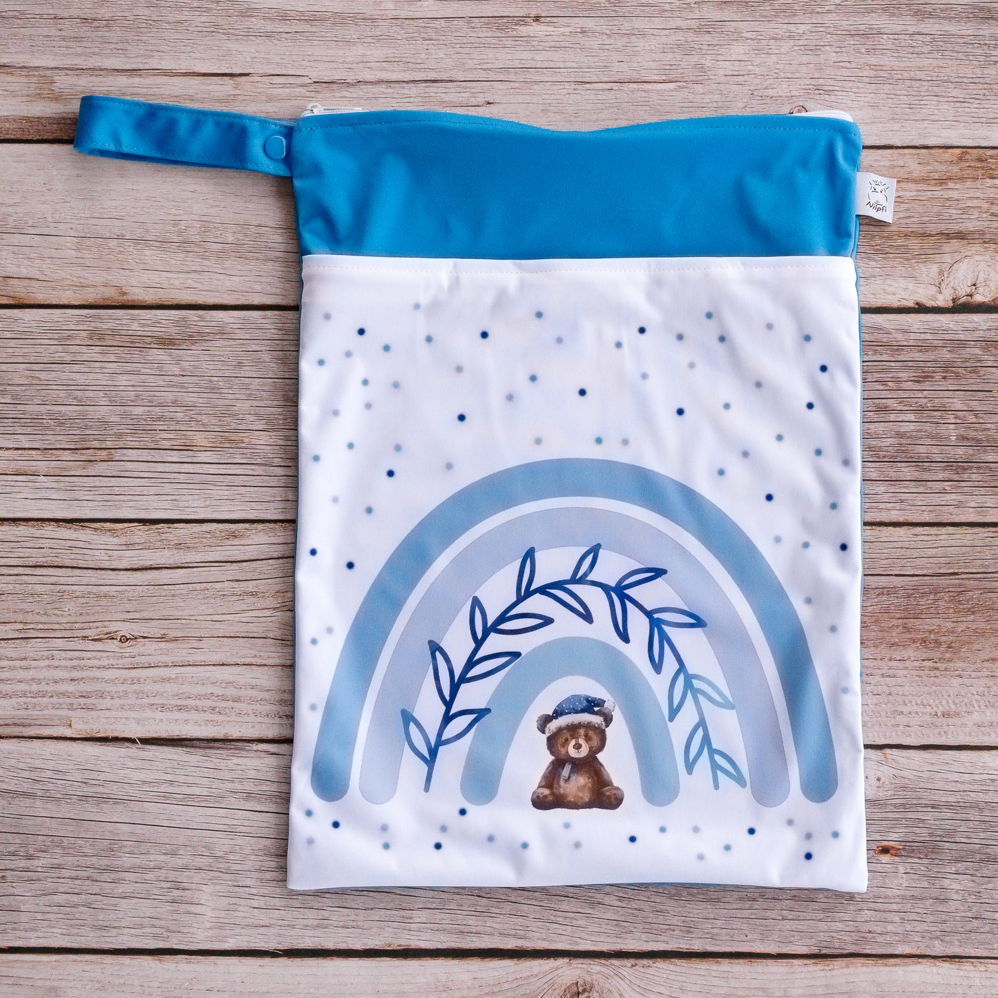 Wetbag für Baby Windeln und Kita wasserdichte Nasstasche mit blauem Regenbogen Motiv praktisch für unterwegs