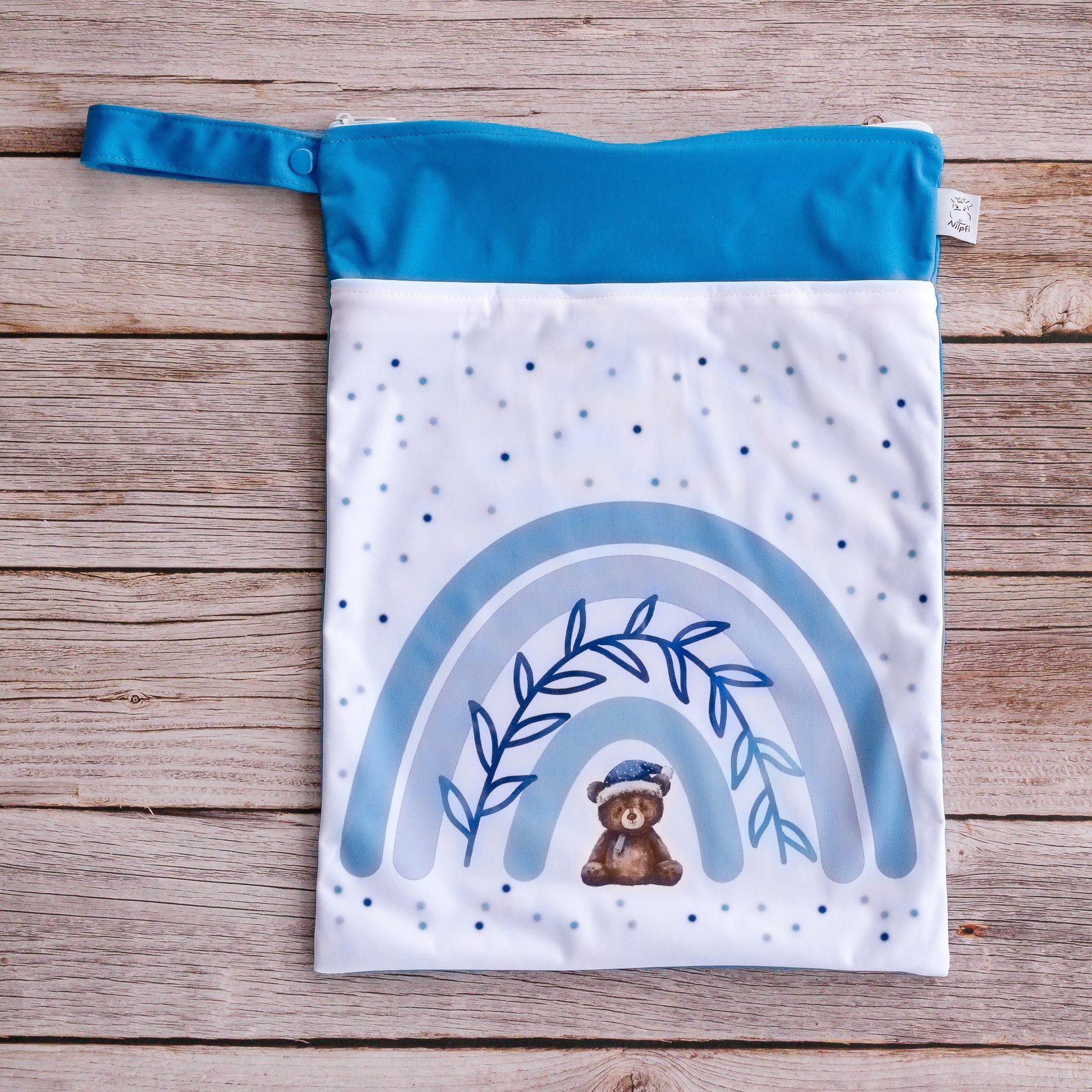 Wetbag für Baby Windeln und Kita wasserdichte Nasstasche mit blauem Regenbogen Motiv praktisch für unterwegs