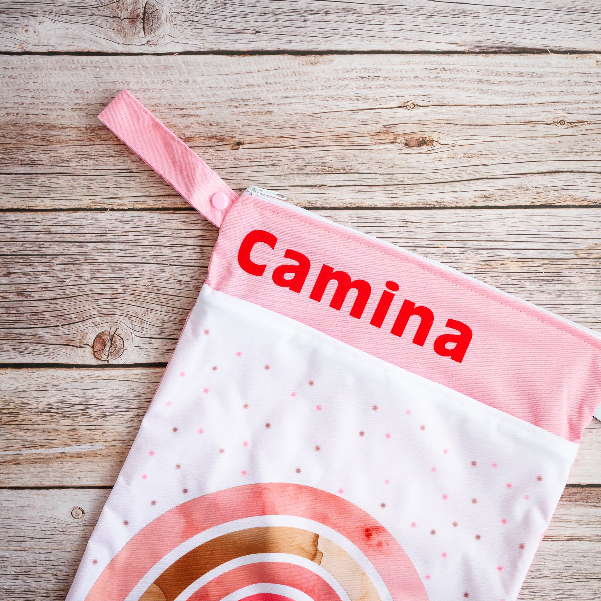Personalisierte Wetbag mit Namen individuelles Baby Geschenk praktisch und süß mit Regenbogen 