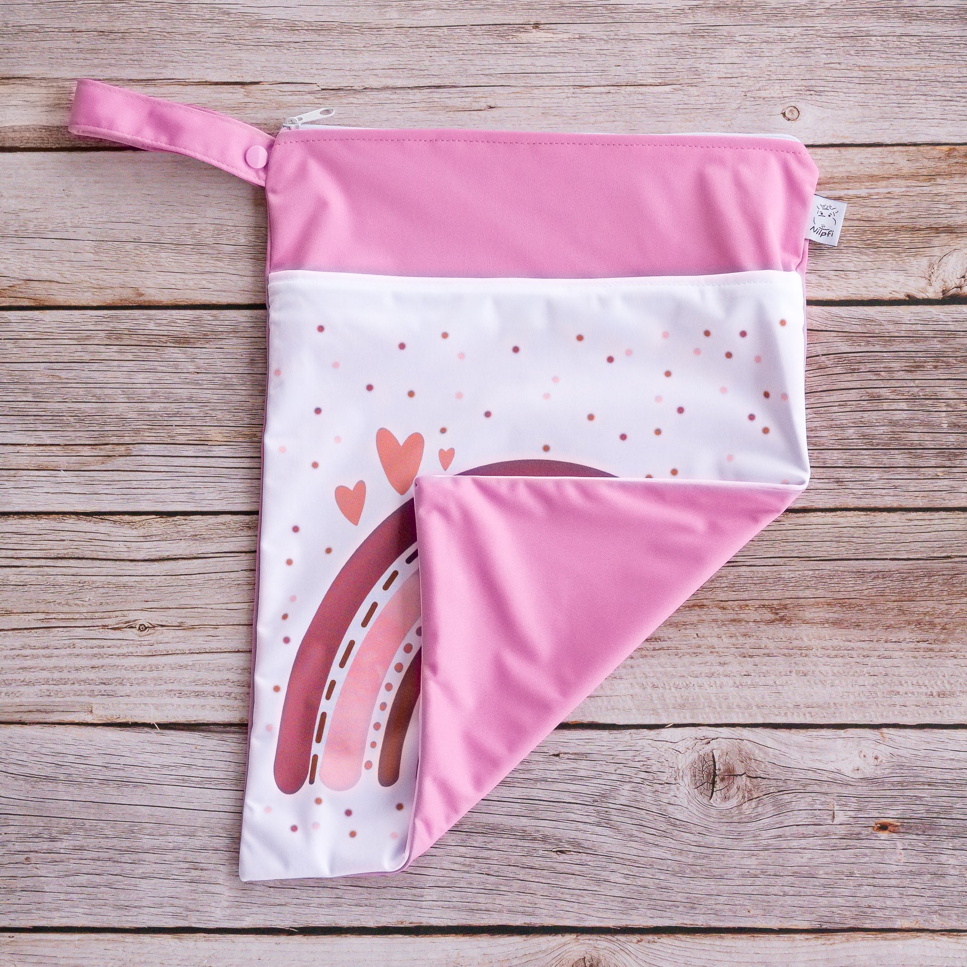 Personalisierte Wetbag mit Namen süßes Baby Geschenk mit blauem Regenbogen Motiv wasserdicht und wiederverwendbar